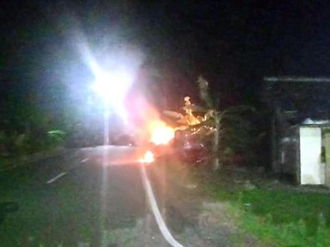 Tabrak Lari Tewaskan 3 Remaja Cianjur, Mobil Pelaku Dibakar Massa