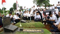 Aksi ini dilakukan untuk memperingati tragedi 12 Mei 1998 yang menewaskan beberapa orang aktivis.