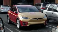 Entah mengapa beberapa orang yang melakukan hal ini menggunakan mobil Tesla sebagai mediumnya. Mungkin saja Sosok Elon Musk dinilai Mirip dengan karakter Tony Stark sebagi Iron Man. Padahal pada filmnya sendiri Tony Stark menggunakan mobil Audi dan NSX Accura, bukan Tesla. Foto: Istimewa