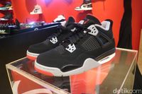 Daftar 10 Sneakers Terpopuler 2019