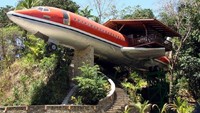 Bangunan hotel yang terbuat dari pesawat Boeing 727 ini bernama Hotel Costa Verde. Hotel ini sudah berdiri sejak 1965 di Kosta Rika.