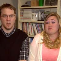 Pasangan Michael dan Heather Martin yang dikenal lewat channel YouTube DaddyOFive dinyatakan bersalah atas penelantaran anak pada September 2017. Suami-istri asal Maryland ini kerap mem-posting video prank, melibatkan anak-anaknya yang masih kecil. Dalam video, mereka sengaja membuat anak-anaknya menangis dengan menghancurkan mainan, sumpah serapah dan memarahi mereka. Keduanya akhirnya didakwa dengan hukuman percobaan selama lima tahun. Foto: istimewa