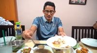 Buka Puasa Pakai Soto Banjar, Sandiaga Uno: Maknyusss!