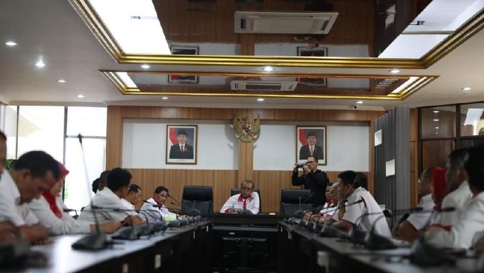 Sesmenpora Gatot S Dewa Broto menerima karyawan KONI di Kantor Kemenpora, Senin (13/5/2019). (Dok. Kemenpora) Sesmenpora Gatot S Dewa Broto menerima karyawan KONI di Kantor Kemenpora, Senin (13/5/2019). (Dok. Kemenpora)