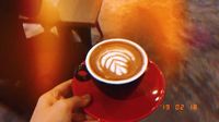 Tak Bisa Tumpah! Minuman Antigravitasi Ini Sedang Tren di Singapura