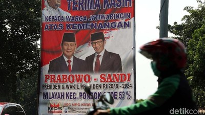Ada Foto Habib Rizieq Dalam Spanduk Kemenangan Prabowo-Sandi