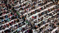 Begini suasana buka puasa bersama di Masjid Al Azhar, Kairo, Mesir.