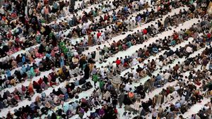 Warga Mesir Tumpah Ruah Bukber di Masjid Al Azhar