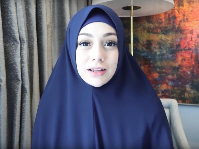 Celine Evangelista Cinta Islam Karena Besar Di Keluarga Muslim