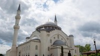 Meski tergolong minoritas, perkembangan agama Islam di Amerika cukup siginifikan. Hal itu dapat terlihat dari berdirinya sejumlah masjid di negara-negara bagian di sana. Masjid Diyanet atau Diyanet Center of America di Maryland salah satunya. Amr Alfiky/Reuters.