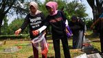 Suasana Haru Selimuti Tabur Bunga Peringatan Tragedi Mei 98