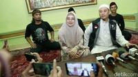 Opick juga menjawab tanggapan MUI soal rambut tersebut. Pool/Palevi S/detikFoto.