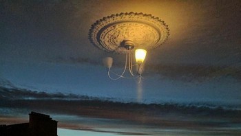 Langitnya terpasang lampu. Foto: Bored Panda