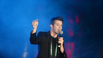 Kalanick dikenal sebagai sosok blak-blakan. Ia pernah menyerang industri taksi. Travis pernah menilai industri taksi terlalu proteksionis. Protes yang menimpa Uber menurutnya bukan disebabkan sopir taksi melainkan perusahaannya.Perusahaan taksi memilih tidak berkompetisi sama sekali dan suka begitu begitu saja, jelasnya. Foto: Getty Images