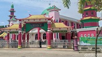 Tak hanya di Surabaya, Masjid Cheng Ho juga bisa traveler kunjungi di kota pempek, yakni Palembang. Masjid ini memiliki perpaduan arsitektur dari China, Melayu, dan Nusantara. (Raja Adil Siregar/detikcom)