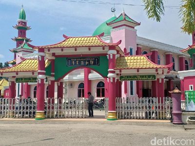 Foto: Masjid Bernuansa Tionghoa, Simbol Toleransi di Palembang