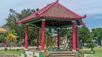 Keunikan Masjid Cheng Ho di Palembang dapat terlihat dari bentuk bangunan dan penggunaan warna-warna cerah seperti merah dan kuning yang khas dengan budaya Tionghoa. Meski begitu, unsur dari budaya Arab, melayu dan nusantara juga turut terlihat di bangunan masjid unik ini.