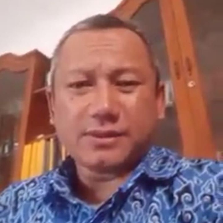 Polisi Periksa Pria Cirebon Pembuat Video Adu Domba TNI-Polri Polisi Periksa Pria Cirebon Pembuat Video Adu Domba TNI-Polri