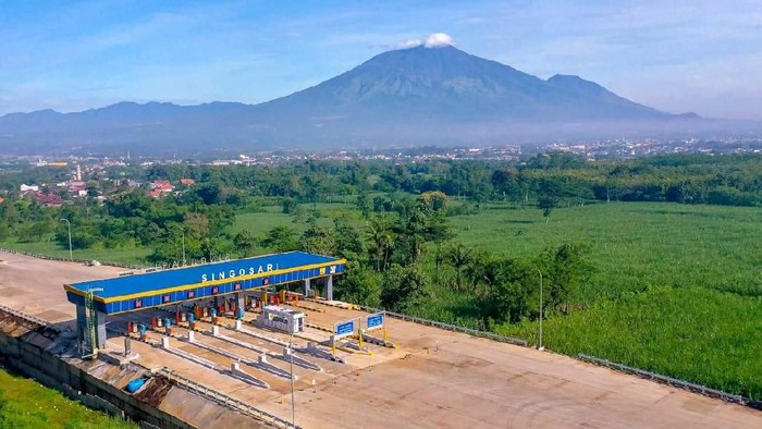 Jokowi Resmikan Tol Pandaan-Malang 30 Km Presiden RI Joko Widodo meresmikan Jalan Tol Pandaan-Malang pada Senin (13/5), di Gerbang Tol (GT) Singosari, Kecamatan Singosari Kabupaten Malang.