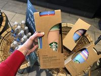 Keren! Cup Starbucks Ini Bisa Berubah Warna karena Suhu Minuman