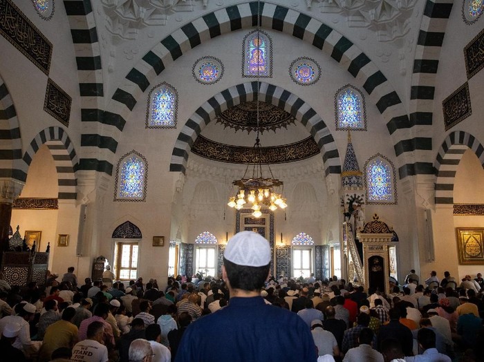 Pembahasan mengenai perkembangan Islam di Amerika Serikat selalu menarik untuk dibahas. Meski minoritas, Islam berkembang cukup pesat di Negeri Paman Sam.