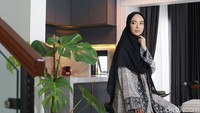 Lindswell yang kini sudah berumahtanggapun masih mengaku tak percaya kalau dirinya telah menjadi istri Hulaefi, menikah dan tinggal satu rumah.