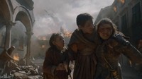 Ia berjuang untuk menyelamatkan para penduduk yang jadi korban. Dok. Helen Sloan/HBO