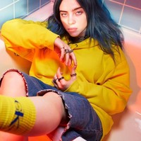 Ada alasan tersendiri kenapa Billie Eilish hanya mau memakai busana yang terlihat kedodoran. Hal itu diungkapkannya dalam video, di mana dia menjadi bintang kampanye terbaru Calvin Klein. Foto: Calvin Klein