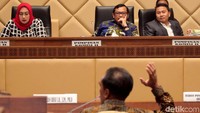 Rapat tersebut dipimpin oleh Wakil Ketua Komisi II DPR RI Herman Khaeron.