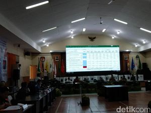 Saksi Prabowo-Sandi Tolak Tandatangani Hasil Rekapitulasi di Jabar