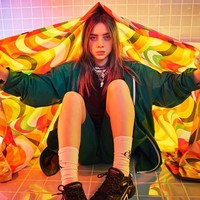 Billie Eilish mengatakan kalau ia sengaja memakai baju oversized untuk alasan keamanan. Menurutnya, dunia tidak perlu tahu bentuk tubuhnya ketika tampil di muka umum. Foto: Calvin Klein