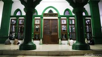 Sejumlah warga berziarah di makam Mbah Priok, Senin (13/5/2019).