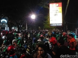 Ojol yang Ribut di Makassar Bubarkan Diri, Arus Lalin Kembali Lancar