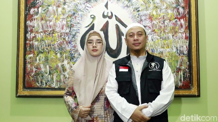 Opick dan istri, Bebi Silvana saat ditemui di kediamannya di Pulo Gebang, Jakarta Timur.