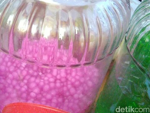 Petugas Temukan Sekoteng Pink Berpewarna Tekstil di Ciamis