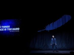 Melihat Ambisi Manusia Terkaya Menaklukkan Bulan