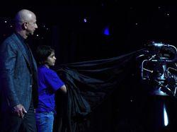 Melihat Ambisi Manusia Terkaya Menaklukkan Bulan