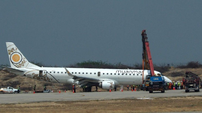 Pilot di Myanmar Berhasil Mendaratkan Pesawat Meski Tanpa Roda Depan Pilot di Myanmar Berhasil Mendaratkan Pesawat Meski Tanpa Roda Depan