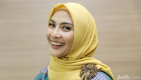 Namun bintang film Si Doel the Movie 2 itu mengatakan dirinya tak ingin mengenakan hijab hanya karena disebut cantik.