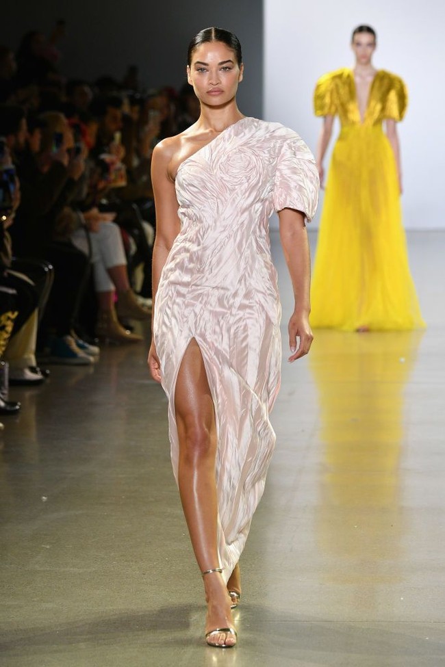 Shanina akhirnya bisa berdamai dengan penampilannya ketika dia menjadi model. Saat aku modelling di New York, untuk pertamakalinya dalam karierku, akhirnya aku merasa lebih diterima dengan penampilanku yang unik. Klien pada akhirnya tertarik dengan latar belakang budayaku dan menghargai aksen Australiaku yang kuat, ujar model dengan tinggi 173 cm itu. Foto: Getty Images