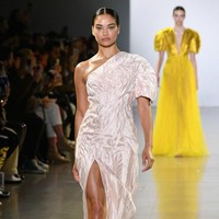 Shanina akhirnya bisa berdamai dengan penampilannya ketika dia menjadi model. Saat aku modelling di New York, untuk pertamakalinya dalam karierku, akhirnya aku merasa lebih diterima dengan penampilanku yang unik. Klien pada akhirnya tertarik dengan latar belakang budayaku dan menghargai aksen Australiaku yang kuat, ujar model dengan tinggi 173 cm itu. Foto: Getty Images
