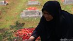 Suasana Haru Selimuti Tabur Bunga Peringatan Tragedi Mei 98