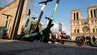 Paris Larang Skuter Listrik di Trotoar