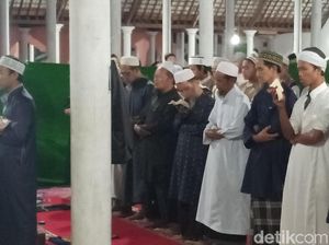 Video Tarawih 8 Jam di Magetan, Dimulai Bakda Isya Berakhir Sahur