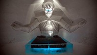Di Kota Kittila, sekitar 1,5 jam naik pesawat dari Helsinki, ada hotel yang terbuat dari es bertema Game of Thrones. Hotel ini bernama Lapland Hotels Snow Village. (Lapland Hotel Snowvillage)