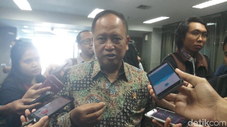 Menristek: Biaya Kesehatan Kita Mahal Sekali, 92% Bahan Baku Obat Impor Menristek: Biaya Kesehatan Kita Mahal Sekali, 92% Bahan Baku Obat Impor