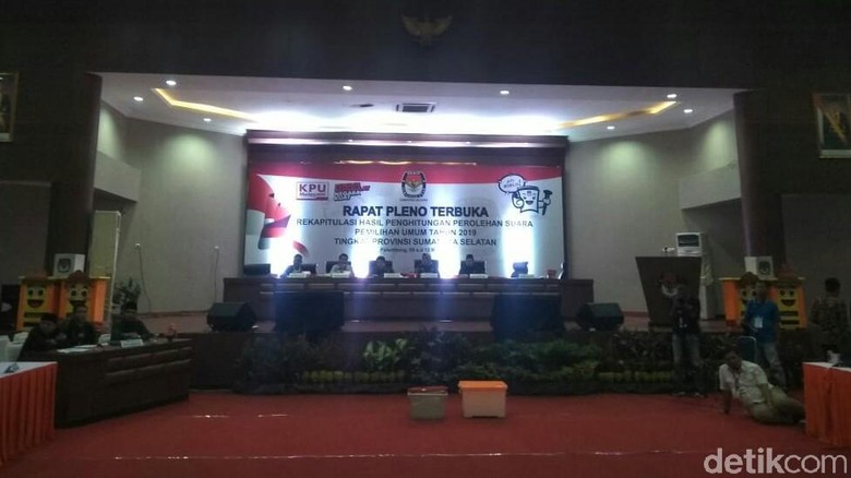 Rekapitulasi KPU Sumsel: Jokowi-Maruf 40,3%, Prabowo-Sandi 59,7% Rekapitulasi KPU Sumsel: Jokowi-Maruf 40,3%, Prabowo-Sandi 59,7%