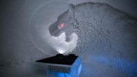 Tapi tenang, traveler akan dibekali dengan sleeping bag dan selimut berbulu yang hangat di dalam kamar bertemakan Winterfell ini. (Lapland Hotel Snowvillage)