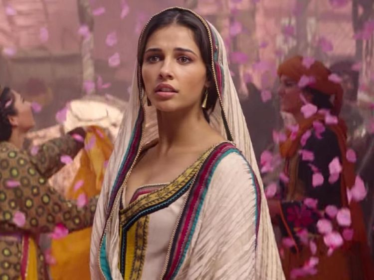 Fakta-fakta Naomi Scott, Putri Jasmine Millenials