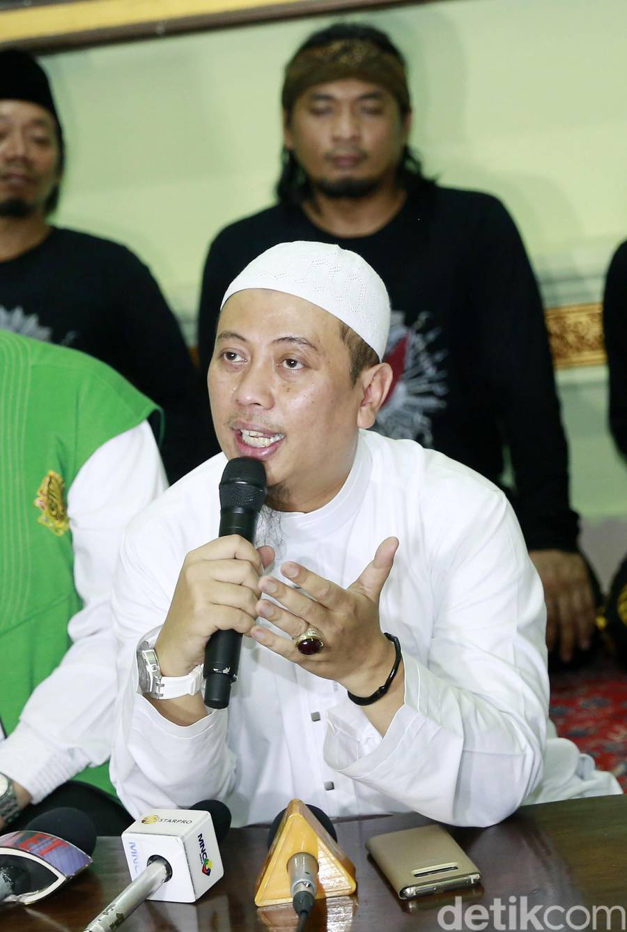 Ini Penampakan Rambut  Nabi  Muhammad  SAW yang Disimpan Opick